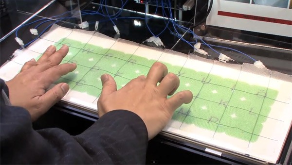 Sólo en Japón: Crean una superficie capacitiva integrada en material textil (Con video!)